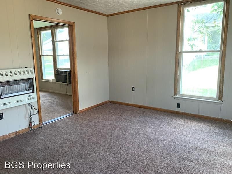 2nd image of 533 Lake Rd APT 2