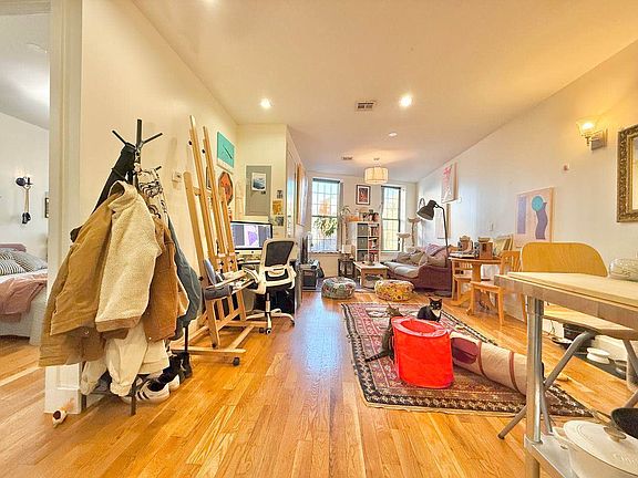 4th image of 146 Evergreen Ave APT 2R