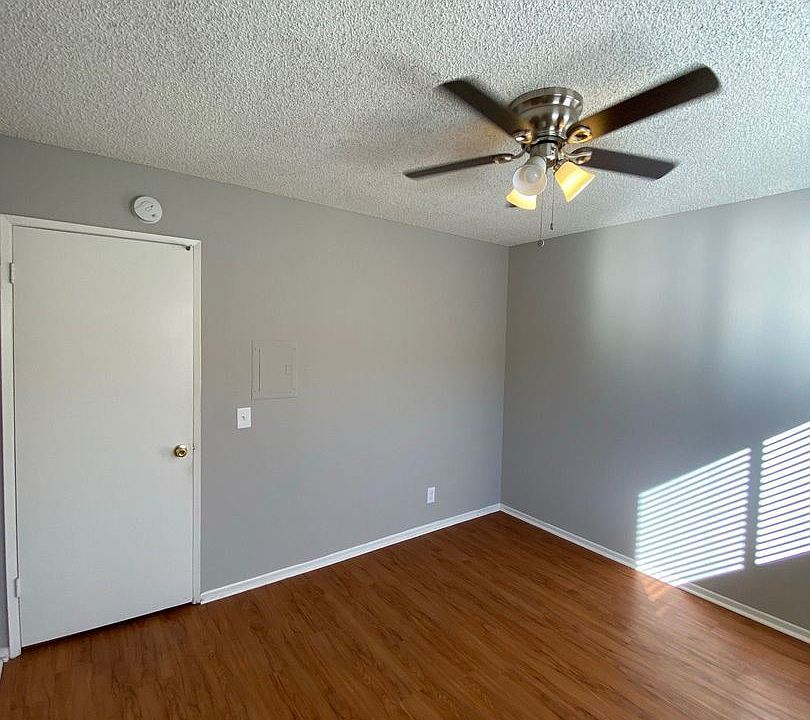 1st image of 15735 Blaine Ave APT 13