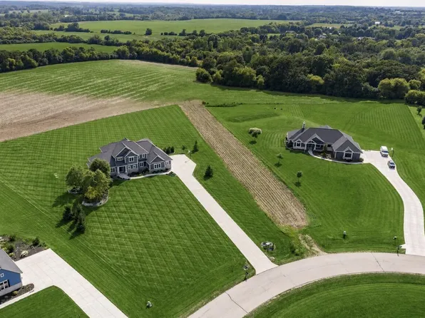 S109W24935 Overlook DRIVE, Mukwonago, WI 53149