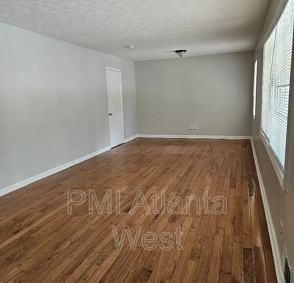 2250 Sandgate Cir — Photo 2