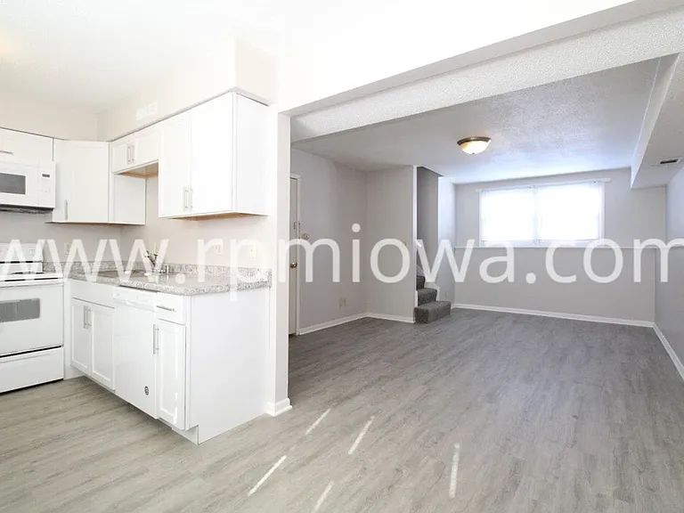1607 NW 2nd St — Photo 4