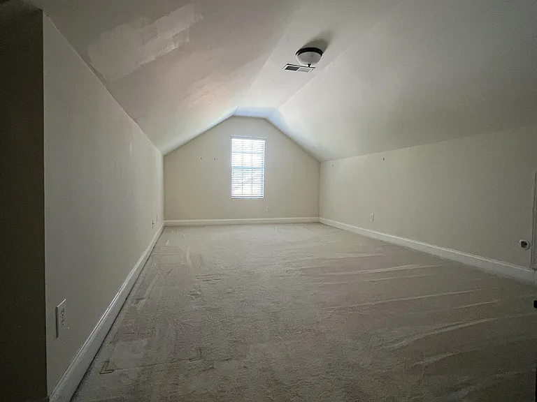 Bonus Room (upstairs) - spacious, can be used as Play Room