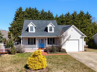 424 Mary Ann St, Easley, SC 29640