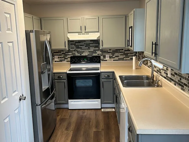 907 Mynders Ave — Photo 6