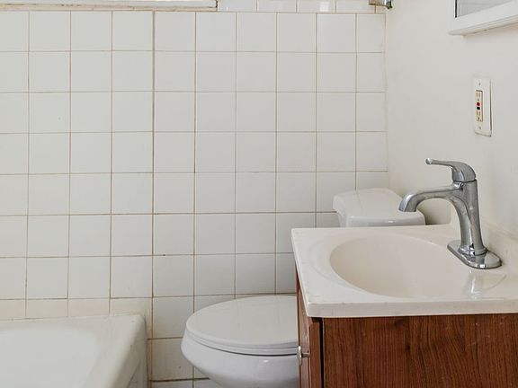 4th image of 3431 Spring Garden St #14
