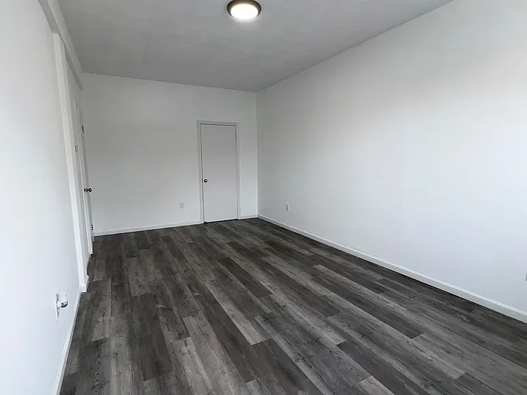 513 Emmett St #B11 — Photo 16