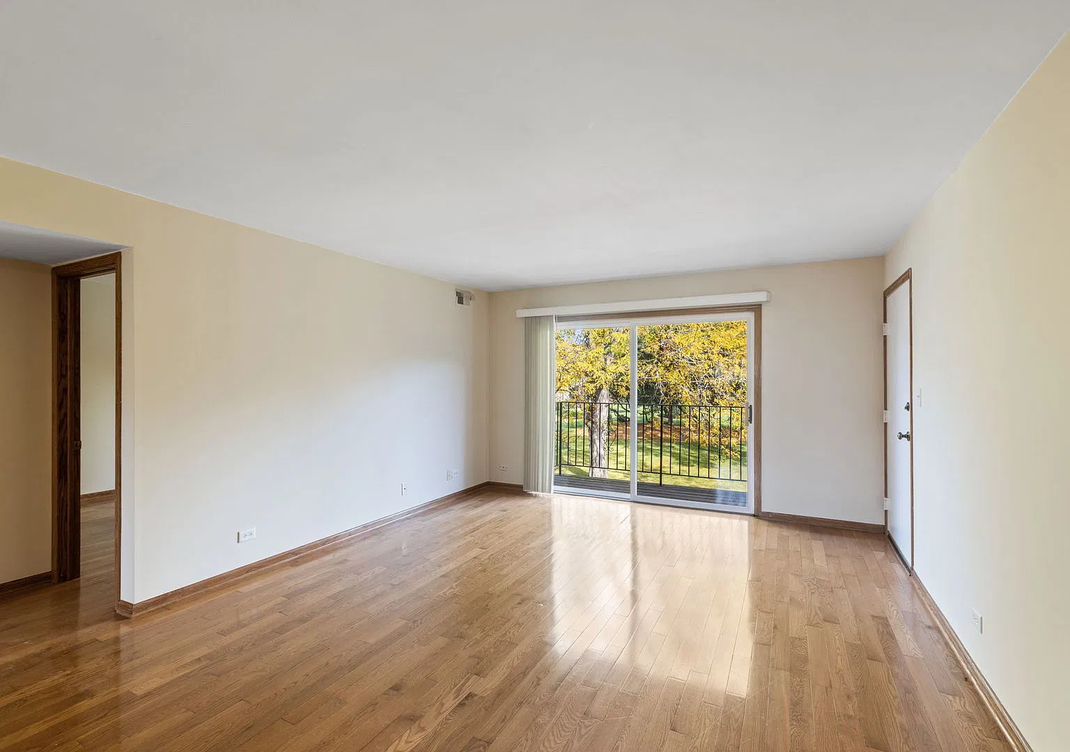 2 bed, 1050 sqft, $1,800 — Photo 3