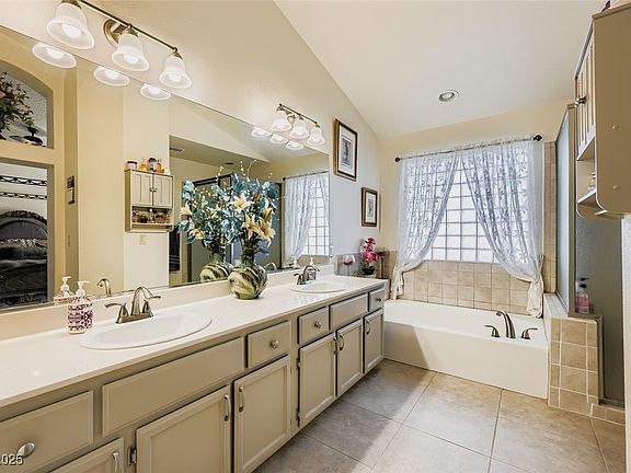 4th image of 5436 Desert Valley Dr
