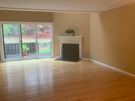 2nd image of 25 Hawthorne Vlg APT C