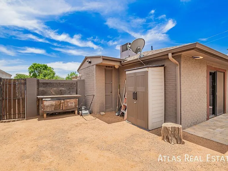 224 W Montecito Ave — Photo 32