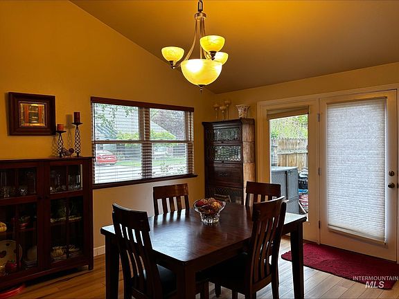 5th image of 352 W Greensboro Ct