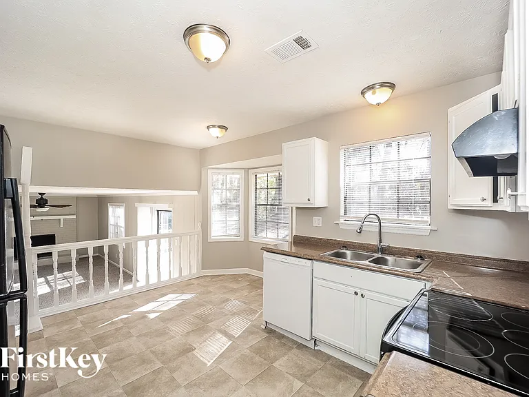 1292 Brookvale Dr — Photo 5