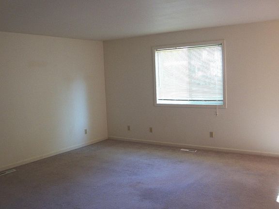 5th image of 304 Burlington Ave