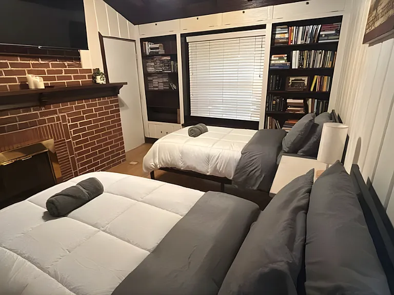10206 S Hobart Blvd — Photo 17