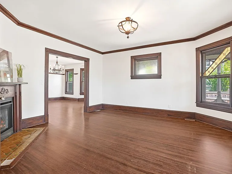834 John St — Photo 17