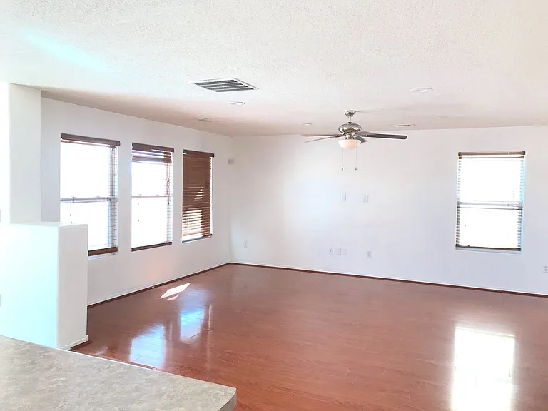 3612 Clear Creek Rd NE — Photo 5