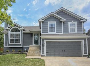 17582 W 111th Ct, Olathe, KS 66061
