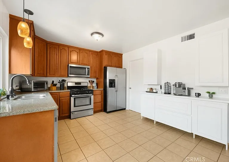 39 Eastmont — Photo 9