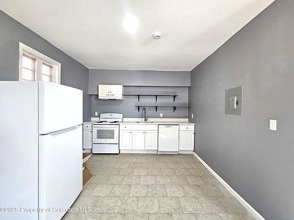 2nd image of 125 River St #1