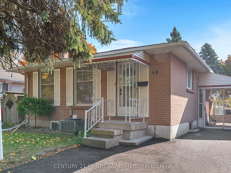 48 Toulon Cres #UPPER — Photo 2