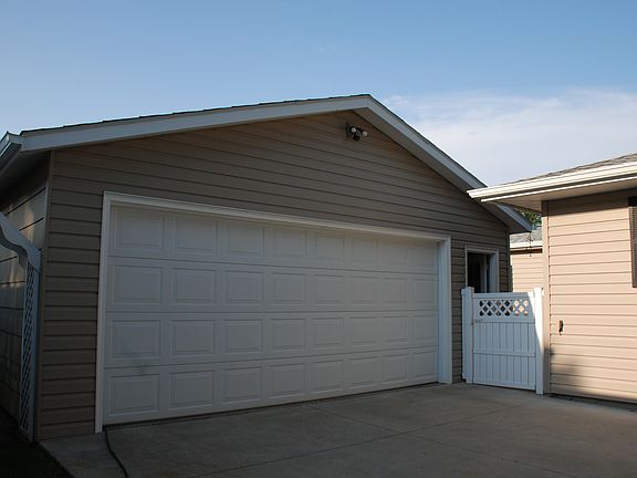 Garage w/3rd Stall in Back