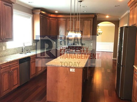 5th image of 5218 Highland Dr SE