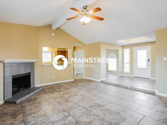 3rd image of 904 Hunters Glen Dr