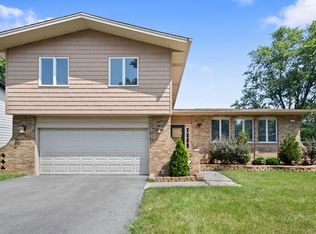 5226 Riverside Dr, Richton Park, IL 60471