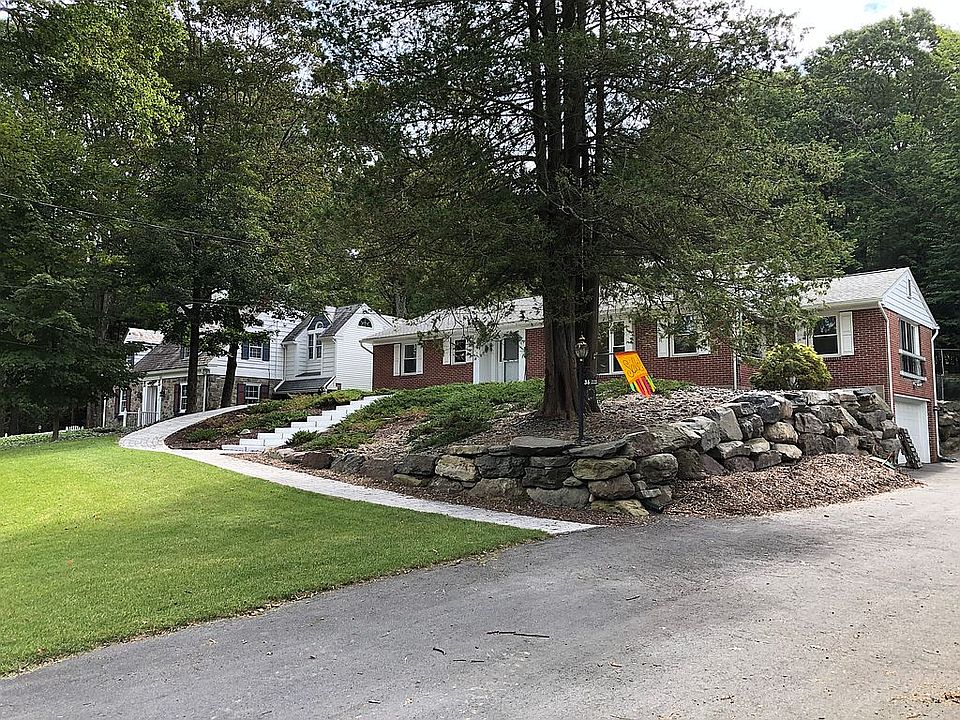 Driveway view.