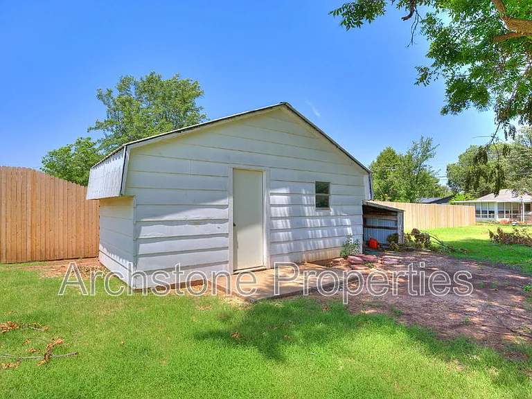 3121 Lakeside Dr — Photo 33