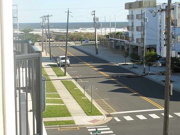 1 block to the beach
