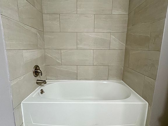 4th image of 224 Towyn Ct