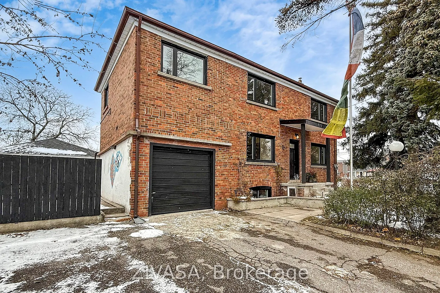 67 Strathnairn Ave photo 1