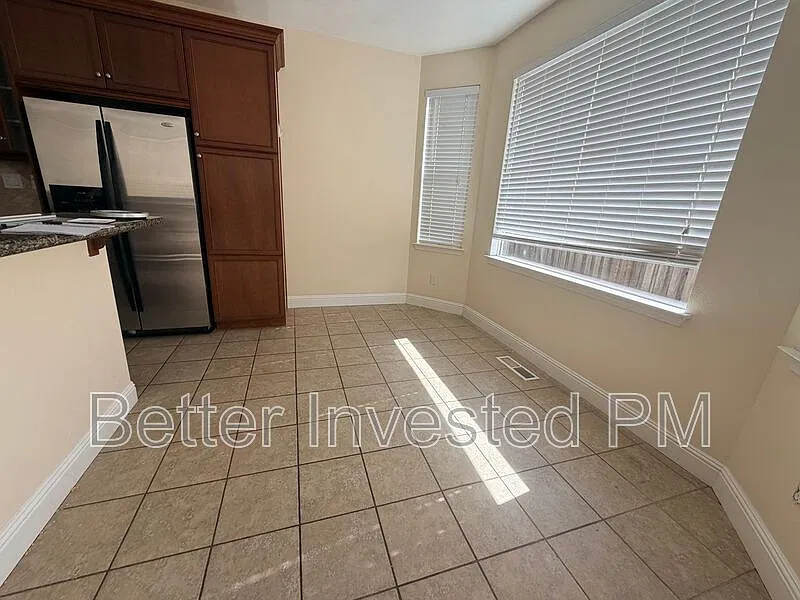 3 bed, 2.5 bath, 2264 sqft, $4,100 — Photo 4