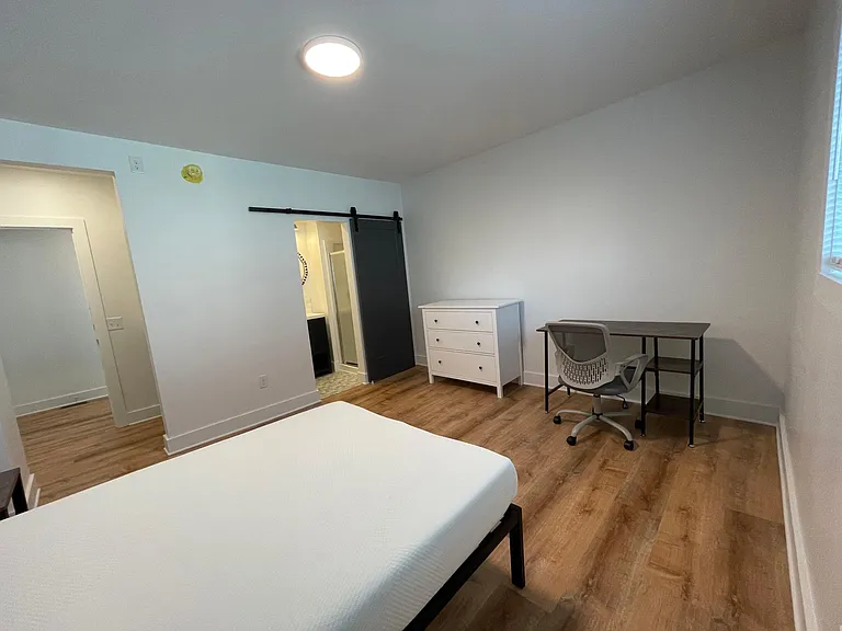 37 Saint John Ave — Photo 9