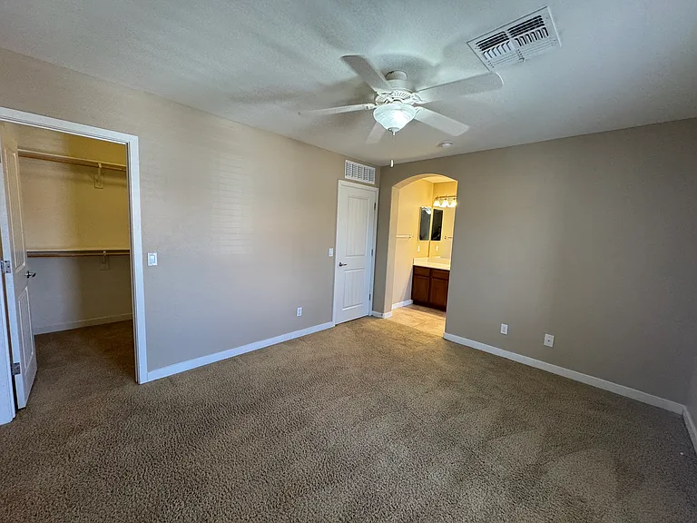 1143 E Cedar St — Photo 17