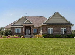 1076 Knapp Rd, Cedar Rapids, IA 52403