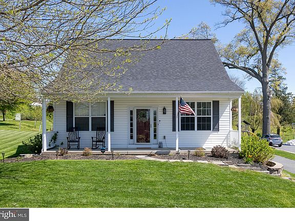 2nd image of 202 Beaumont Dr