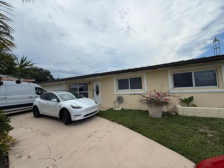 3139 Egremont Dr — Photo 1