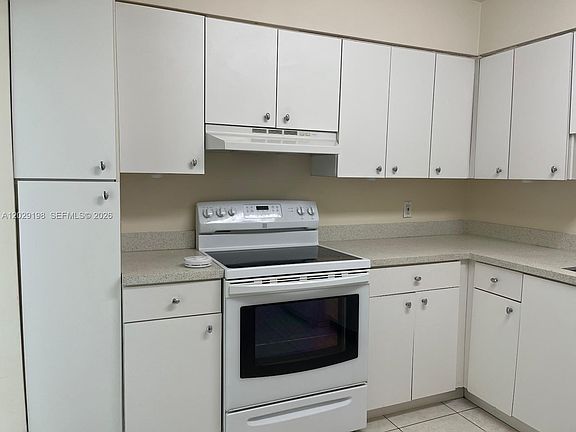 4th image of 5161 Collins Ave APT 909