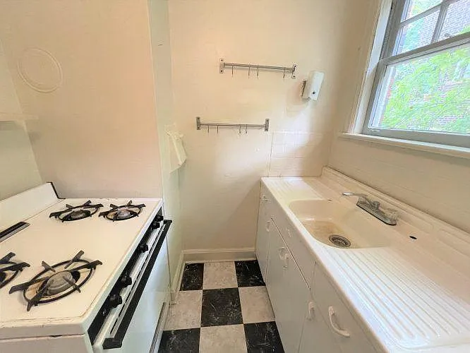 1405 Severn St #B1 — Photo 37