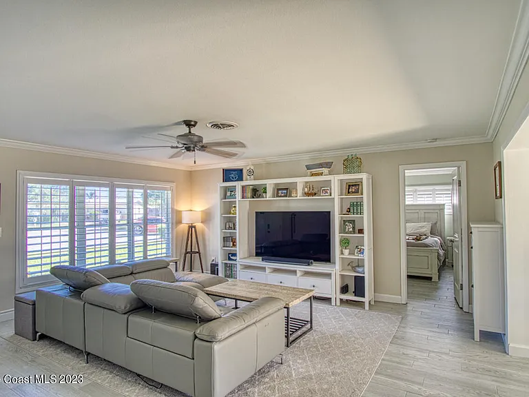 455 Laurel Ct — Photo 5