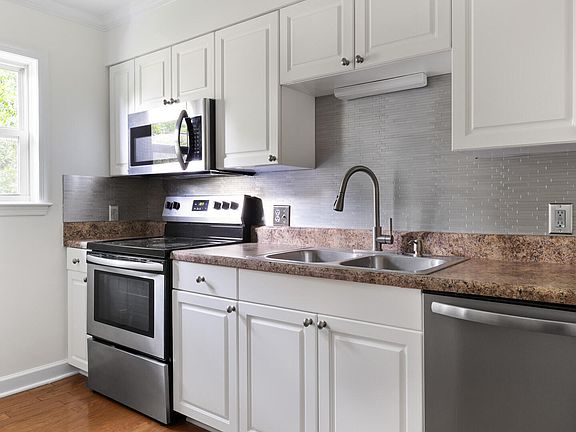 3rd image of 1513 E Franklin St APT 114