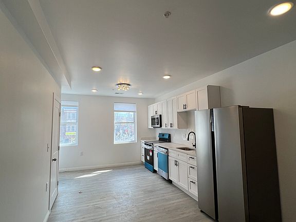 2nd image of 403 E Girard Ave #2/3F