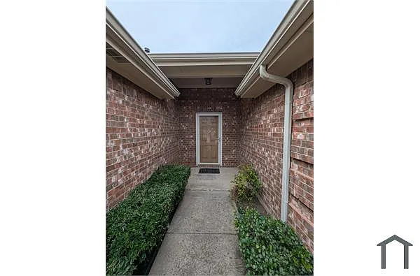 Building Photo - 15532 Wyoming Dr