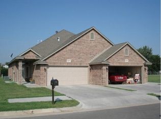 5207 Oakwood Villas Ct, Bethany, OK 73008