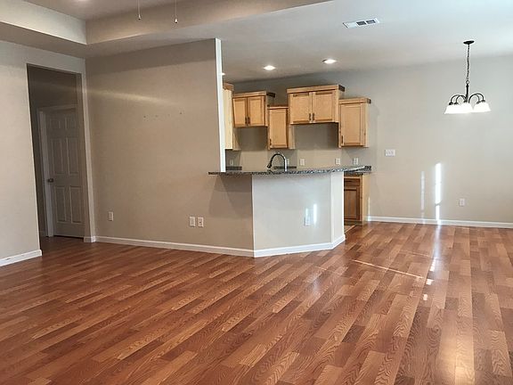 4th image of 3224 Walnut Ave