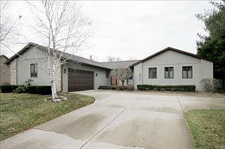 1st image of 9317 Oakview Dr