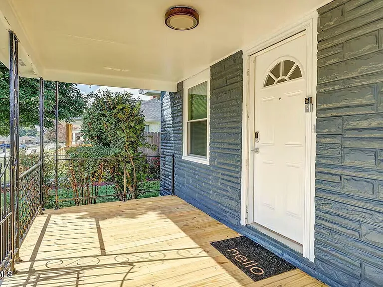 1330 E Sevier Ave — Photo 2
